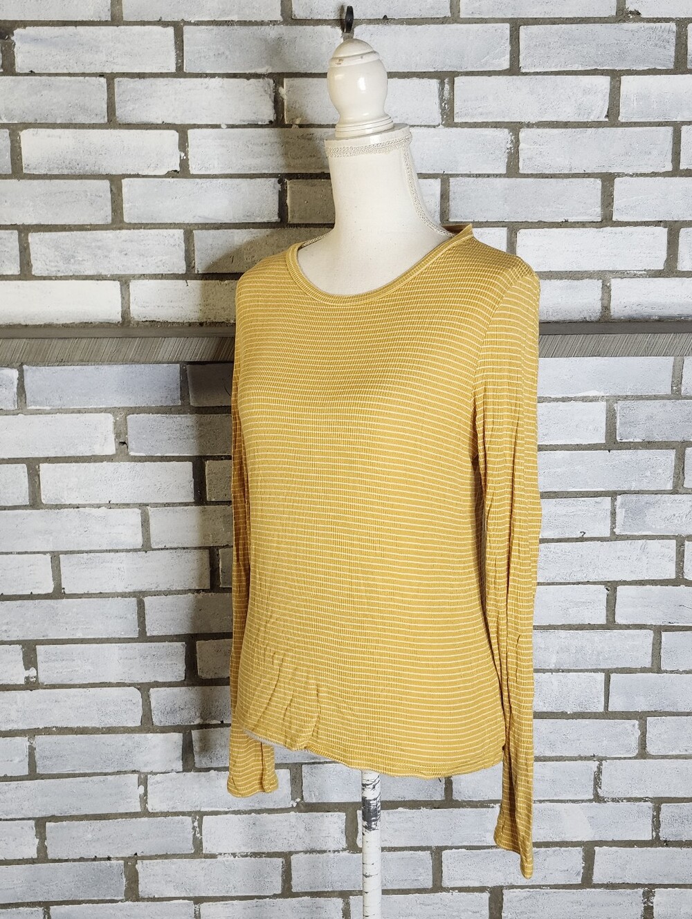 • American Eagle Junior’s Soft & Sexy Rib Striped Long Sleeve Top Large Yellow